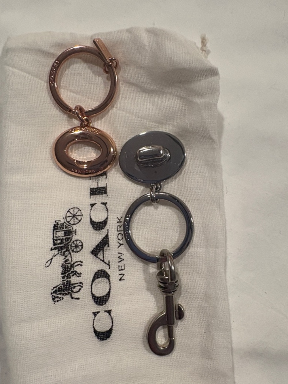 NWOT Coach Two-Tone Turnlock Valet Key Fob - Rose Gold & Silver - Picture 9 of 11